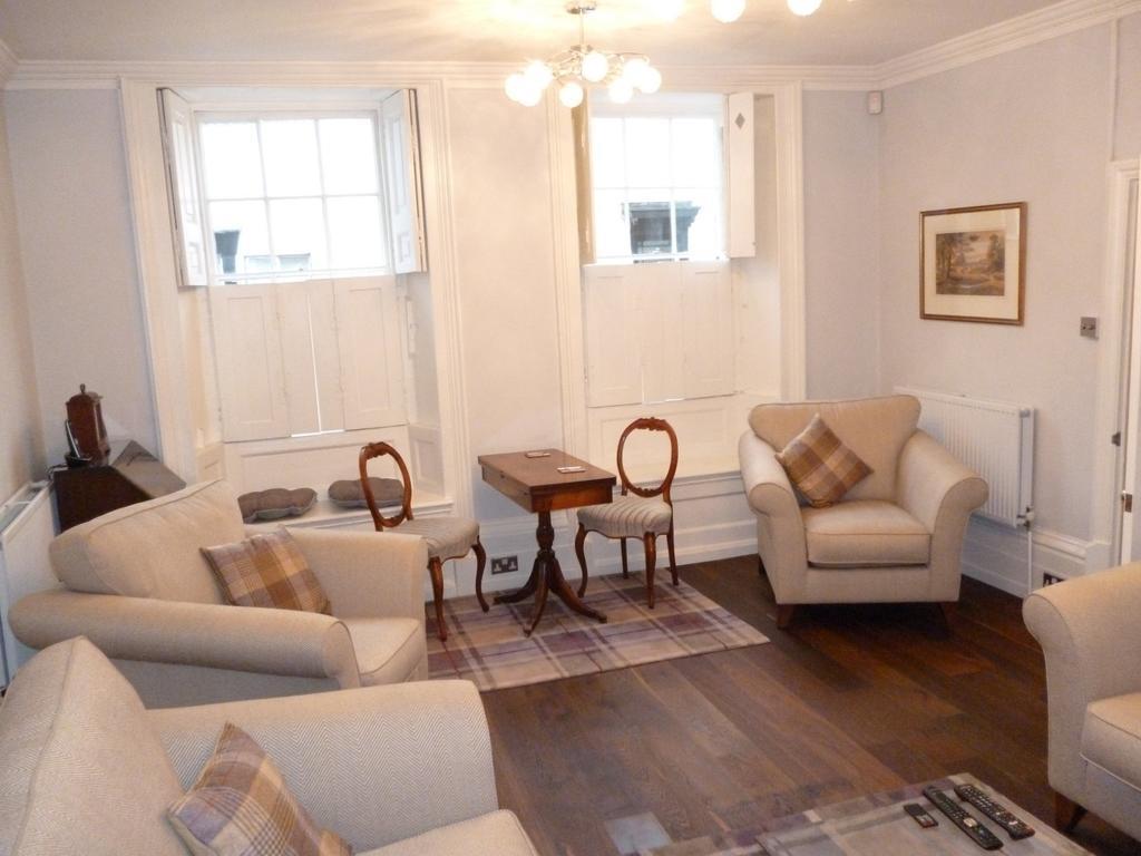 Kings House Wokingham Guest House Room photo