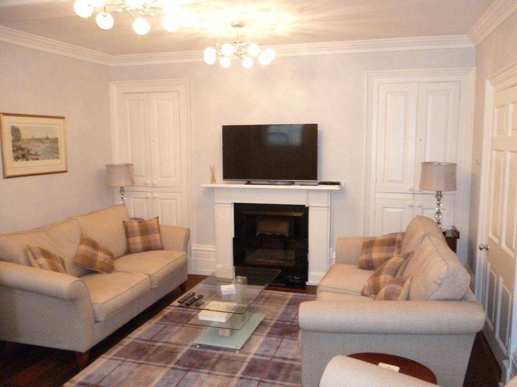 Kings House Wokingham Guest House Room photo