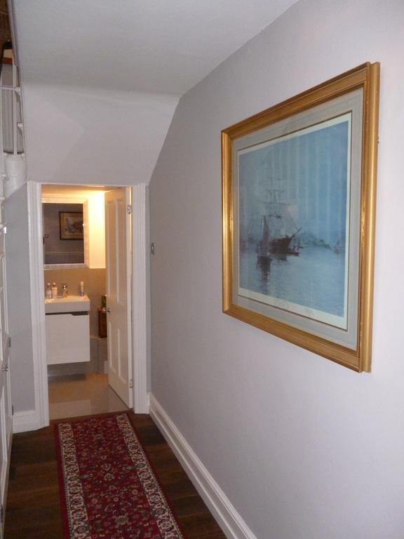 Kings House Wokingham Guest House Exterior photo